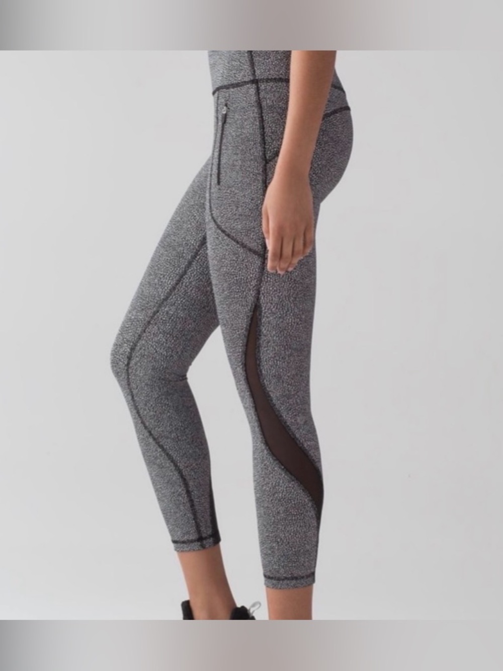 Lululemon Invigorate 7/8 Tight
Chakra Print Alpine White Black / Black -Sz 8